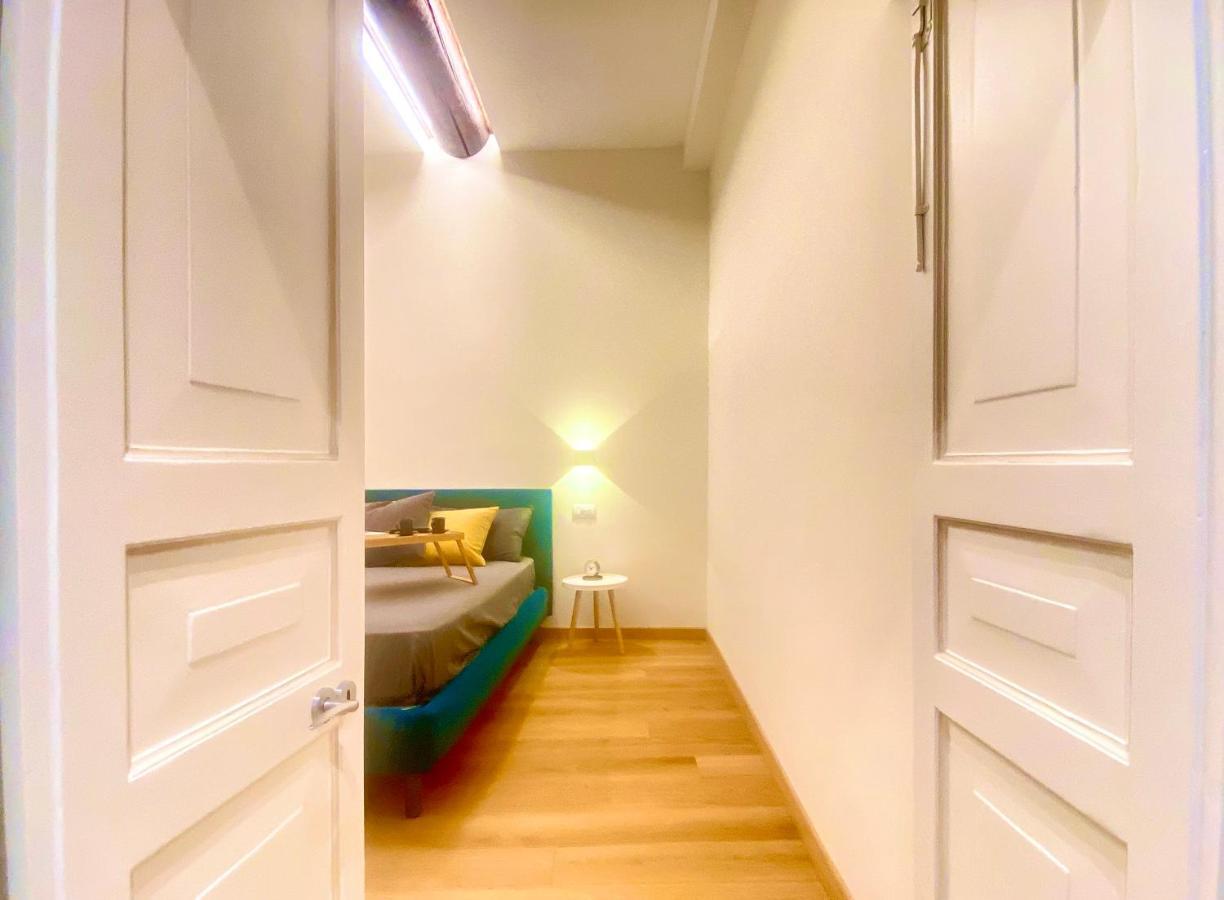 Historic Dimora San Lorenzo 19, Rolli Unesco - Overlooking The Cathedral - Free Private Parking- Appartement