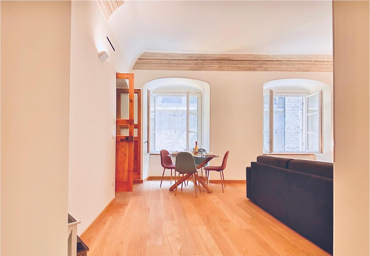 Historic Dimora San Lorenzo 19, Rolli Unesco - Overlooking The Cathedral - Free Private Parking- * Gênes