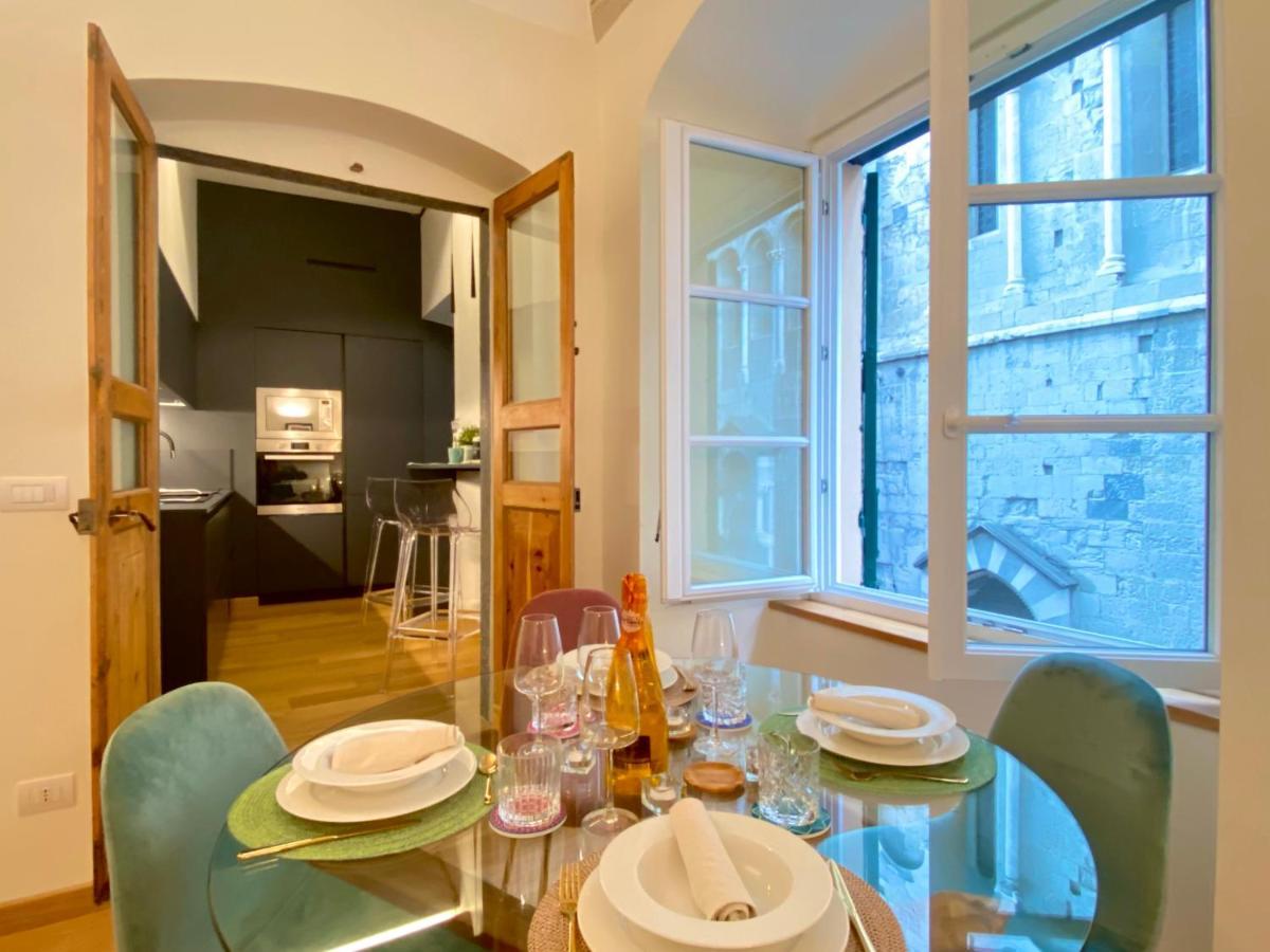 Historic Dimora San Lorenzo 19, Rolli Unesco - Overlooking The Cathedral - Free Private Parking- Appartement